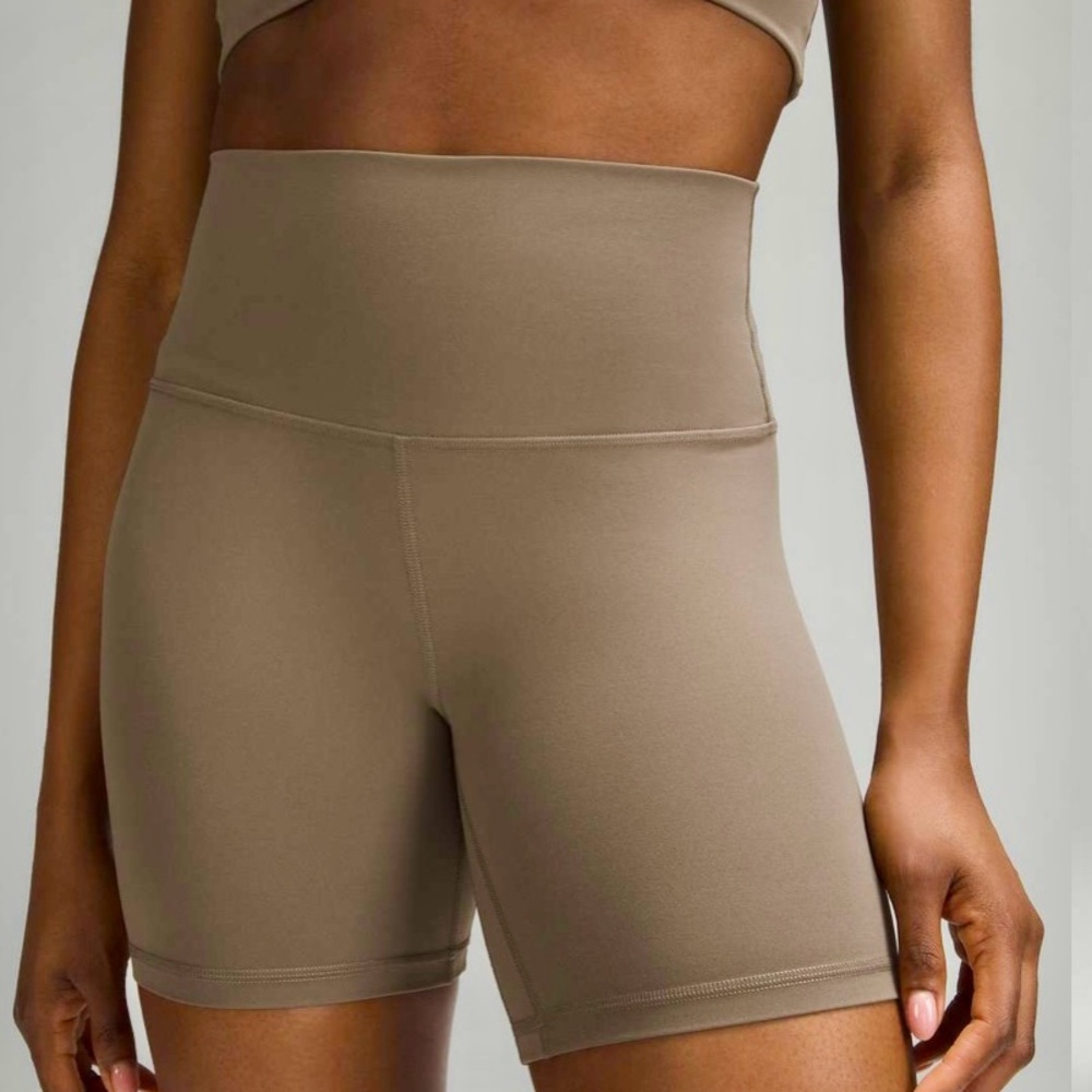 Lululemon  High-Rise Align 6” Short Size 4
